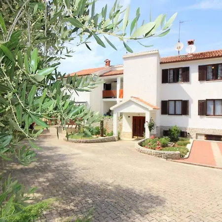 Apartment In Porec/istrien 10068 *